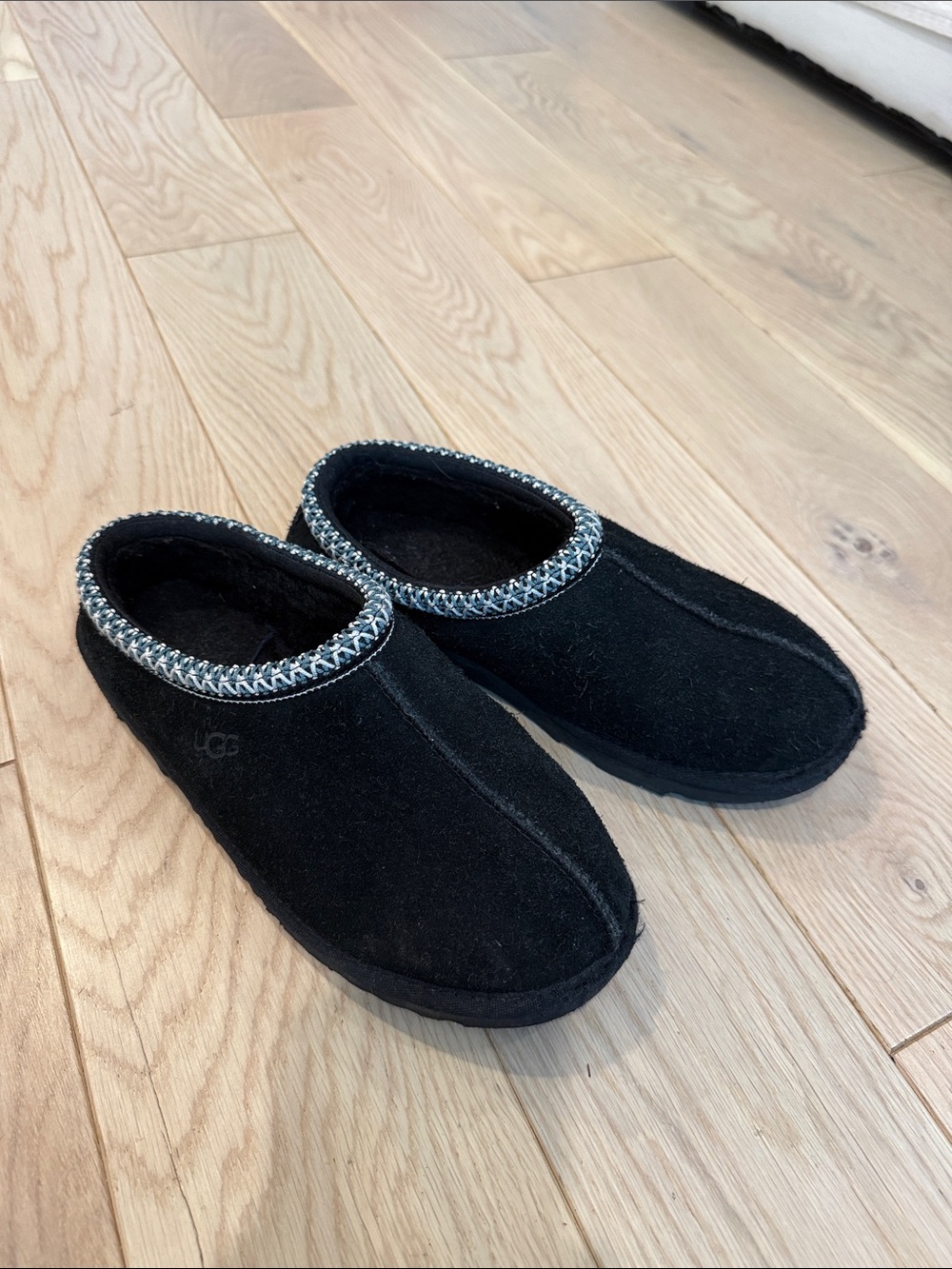 UGG kids Black Tasman size 6